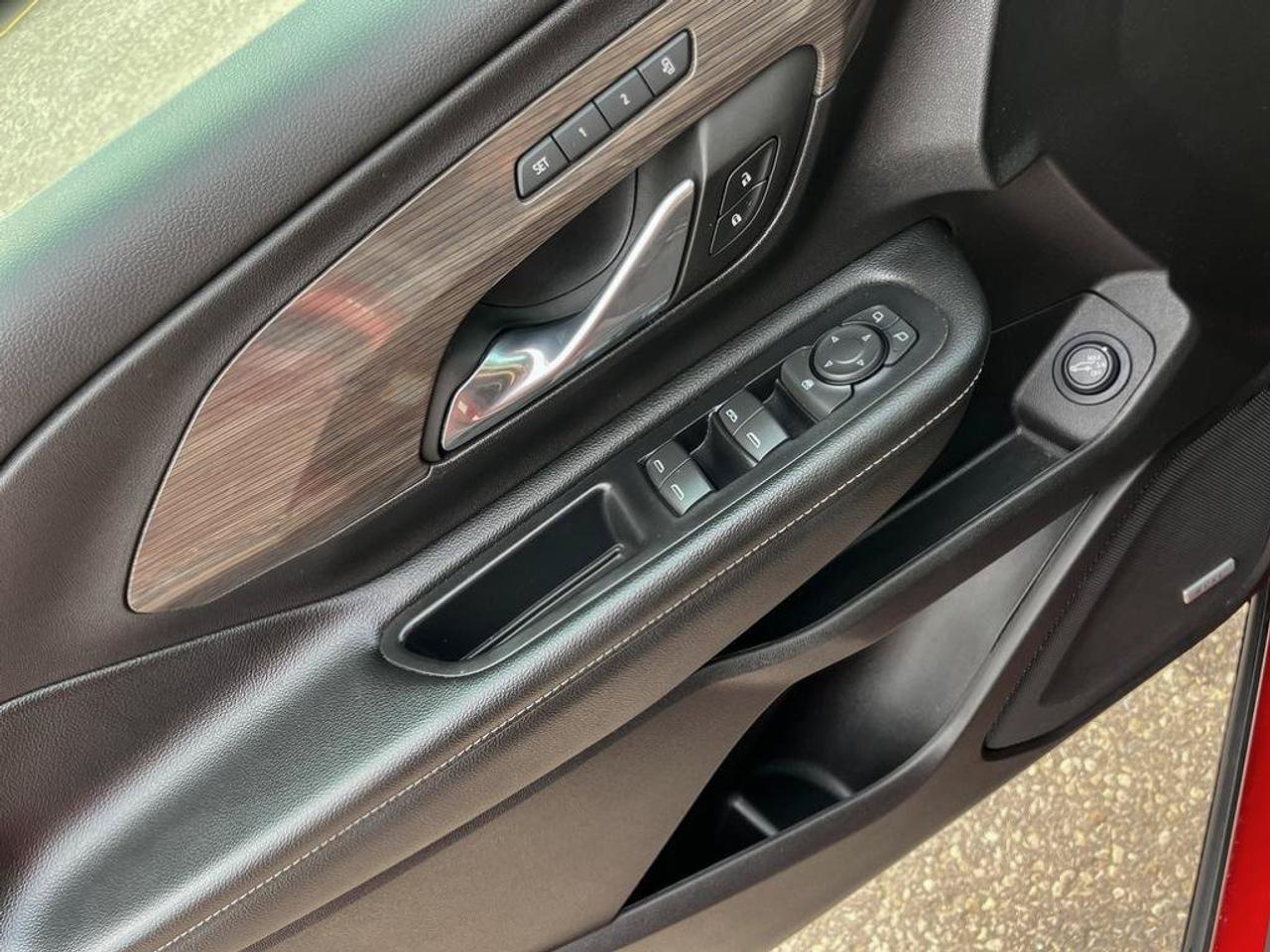 2024 GMC Terrain Denali AWD | Leather | Accident Free | Navigation | Ventilated Seats | Blind-Spot | Adaptive Cruise Photo