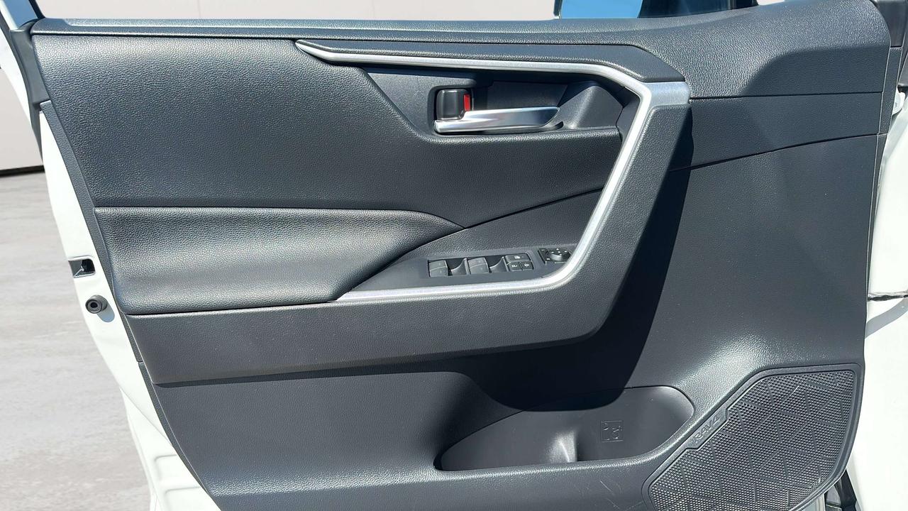 2023 Toyota RAV4 Prime SE Photo
