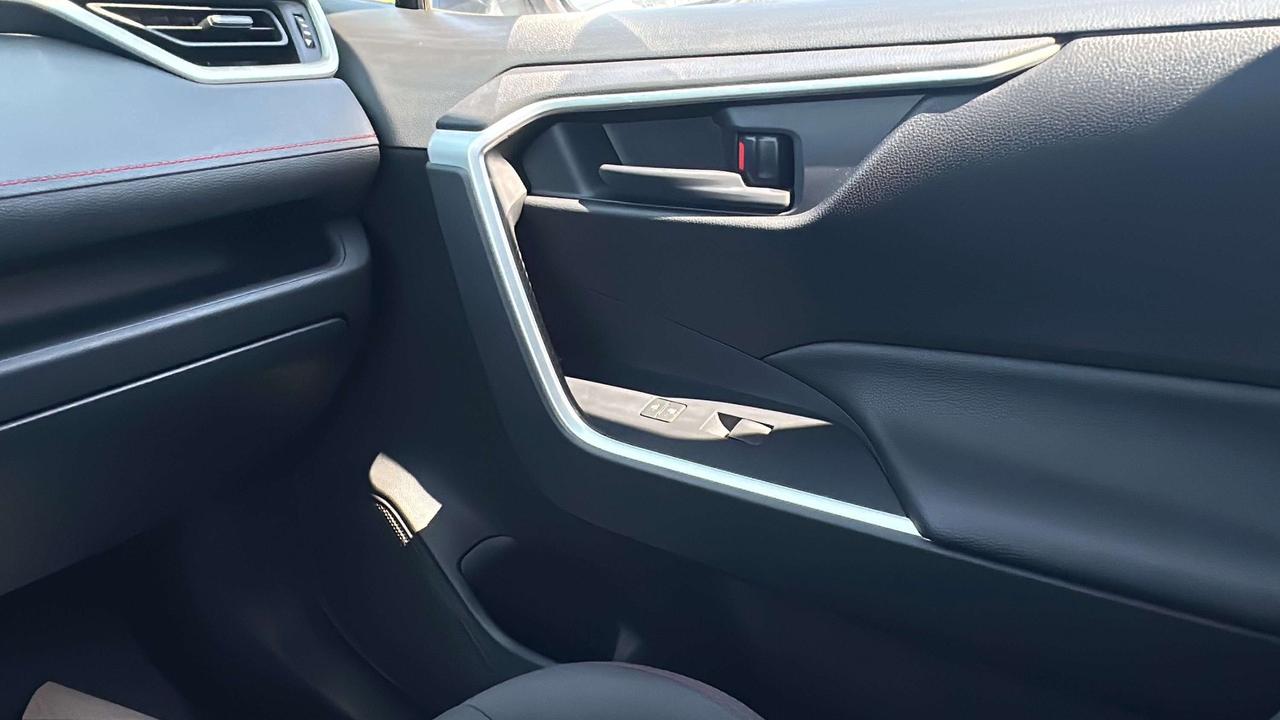 2021 Toyota RAV4 Prime SE Photo