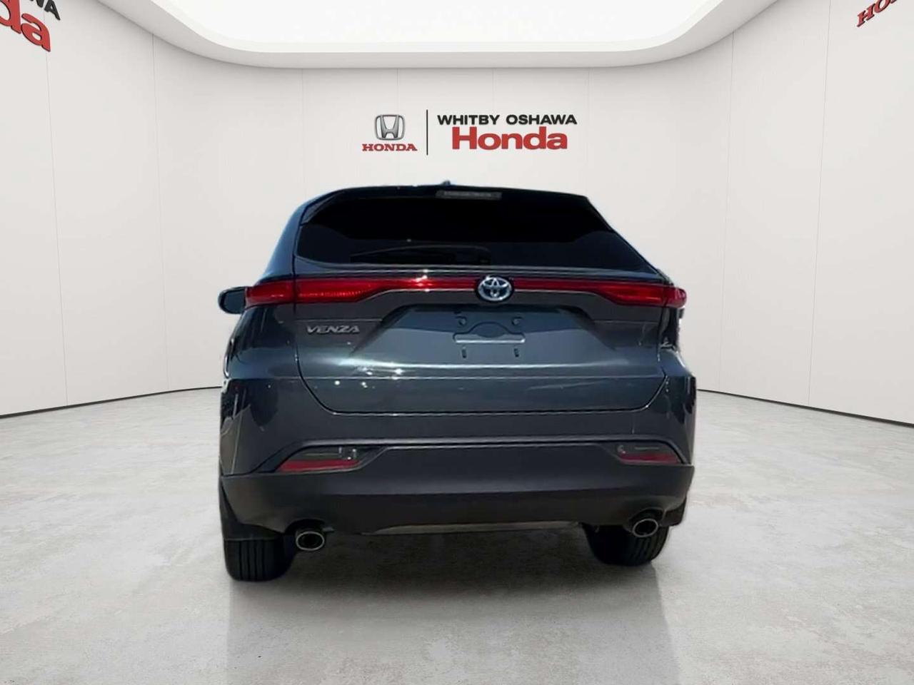 2023 Toyota Venza LE Photo