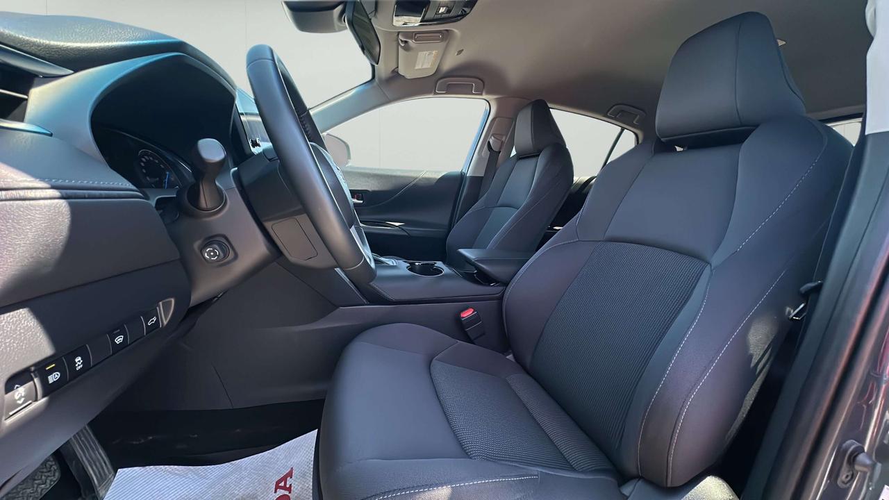 2023 Toyota Venza LE Photo