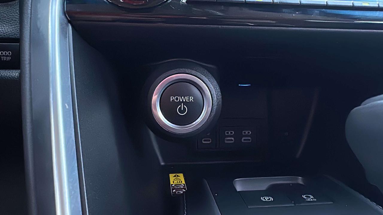 2023 Toyota Venza LE Photo