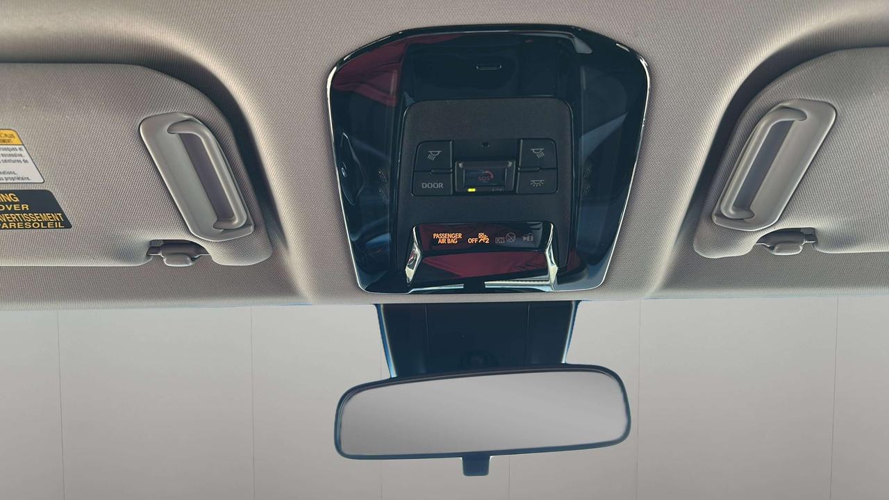 2023 Toyota Venza LE Photo