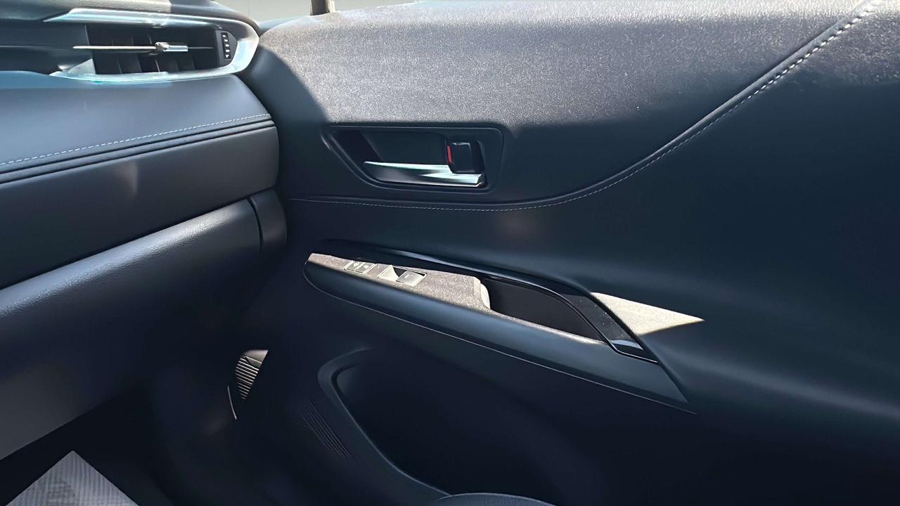 2023 Toyota Venza LE Photo