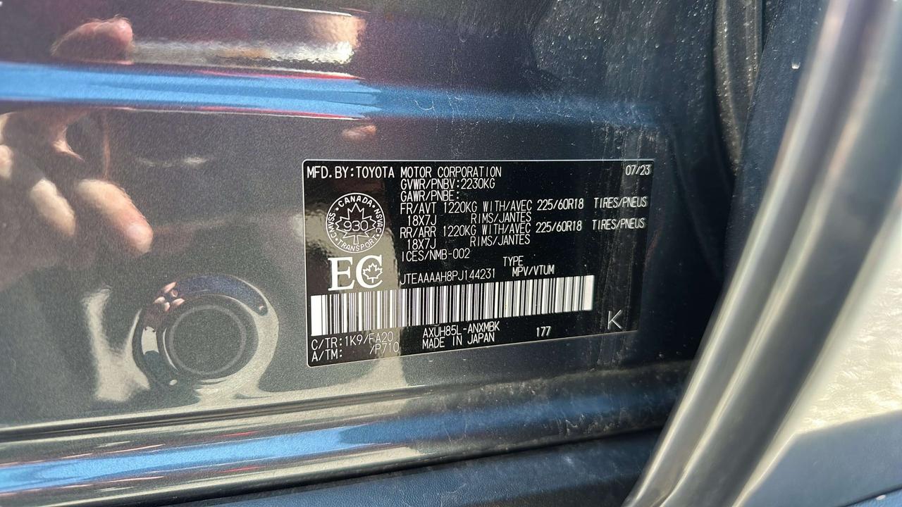 2023 Toyota Venza LE Photo