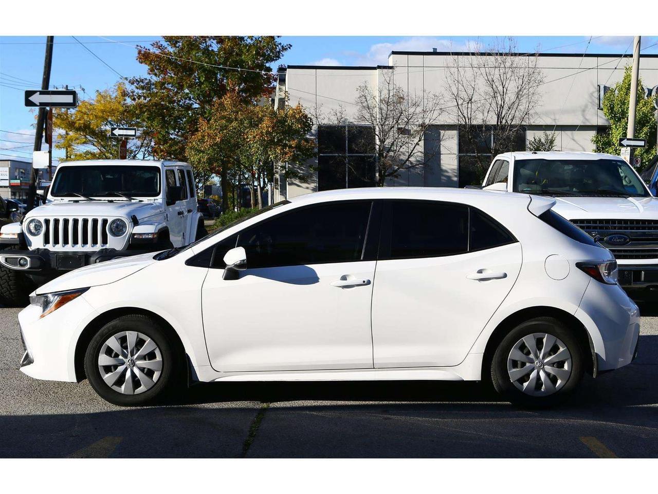 2022 Toyota Corolla SE Hatchback CVT Photo
