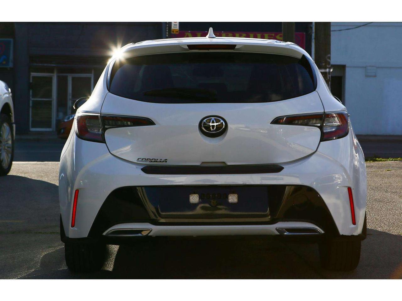 2022 Toyota Corolla SE Hatchback CVT Photo