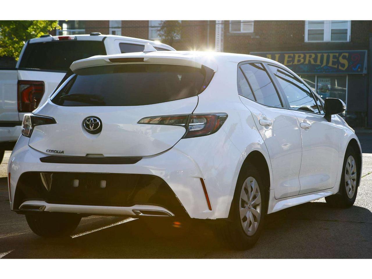 2022 Toyota Corolla SE Hatchback CVT Photo