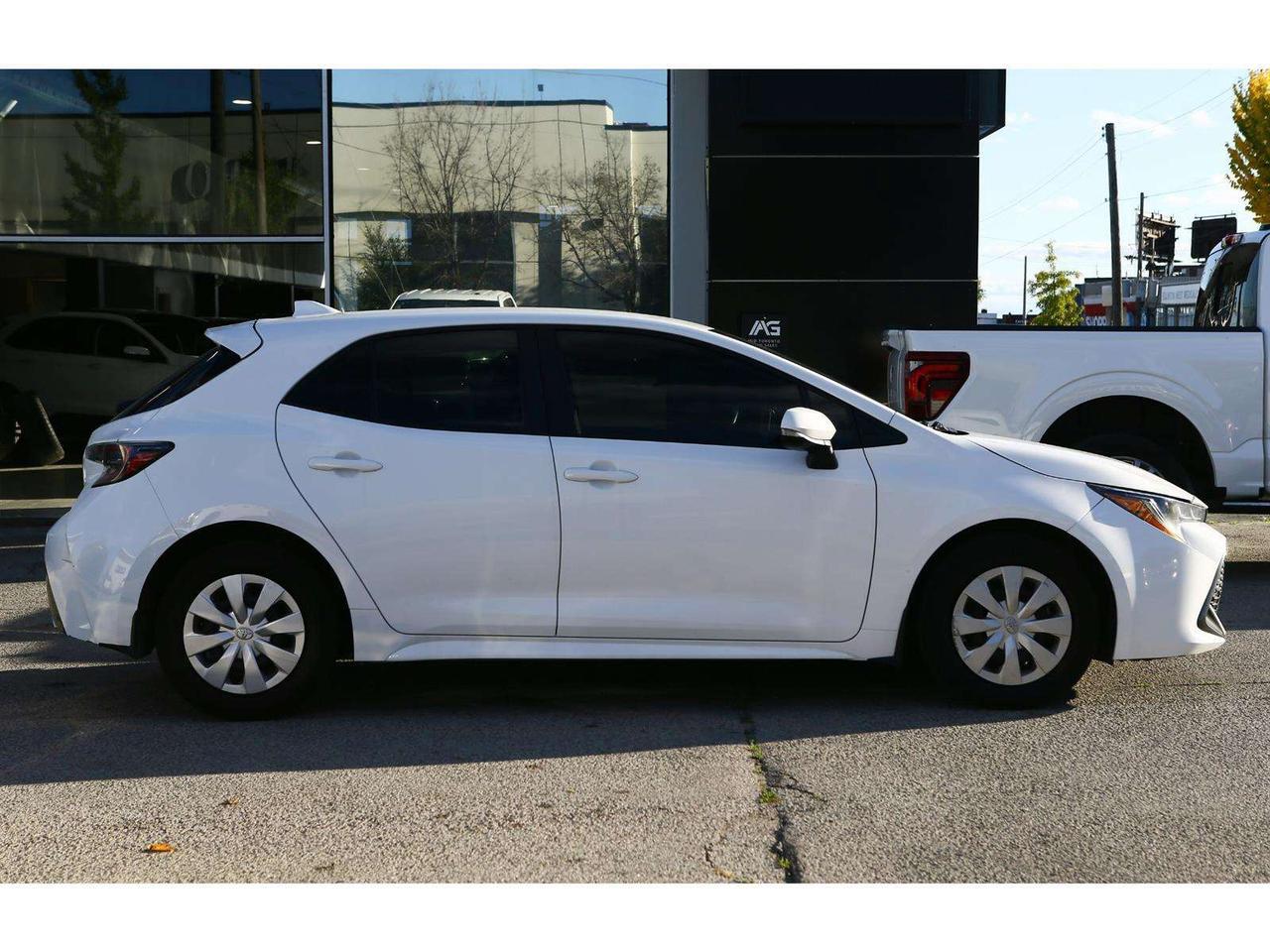 2022 Toyota Corolla SE Hatchback CVT Photo