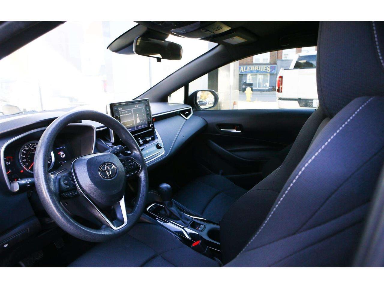 2022 Toyota Corolla SE Hatchback CVT Photo