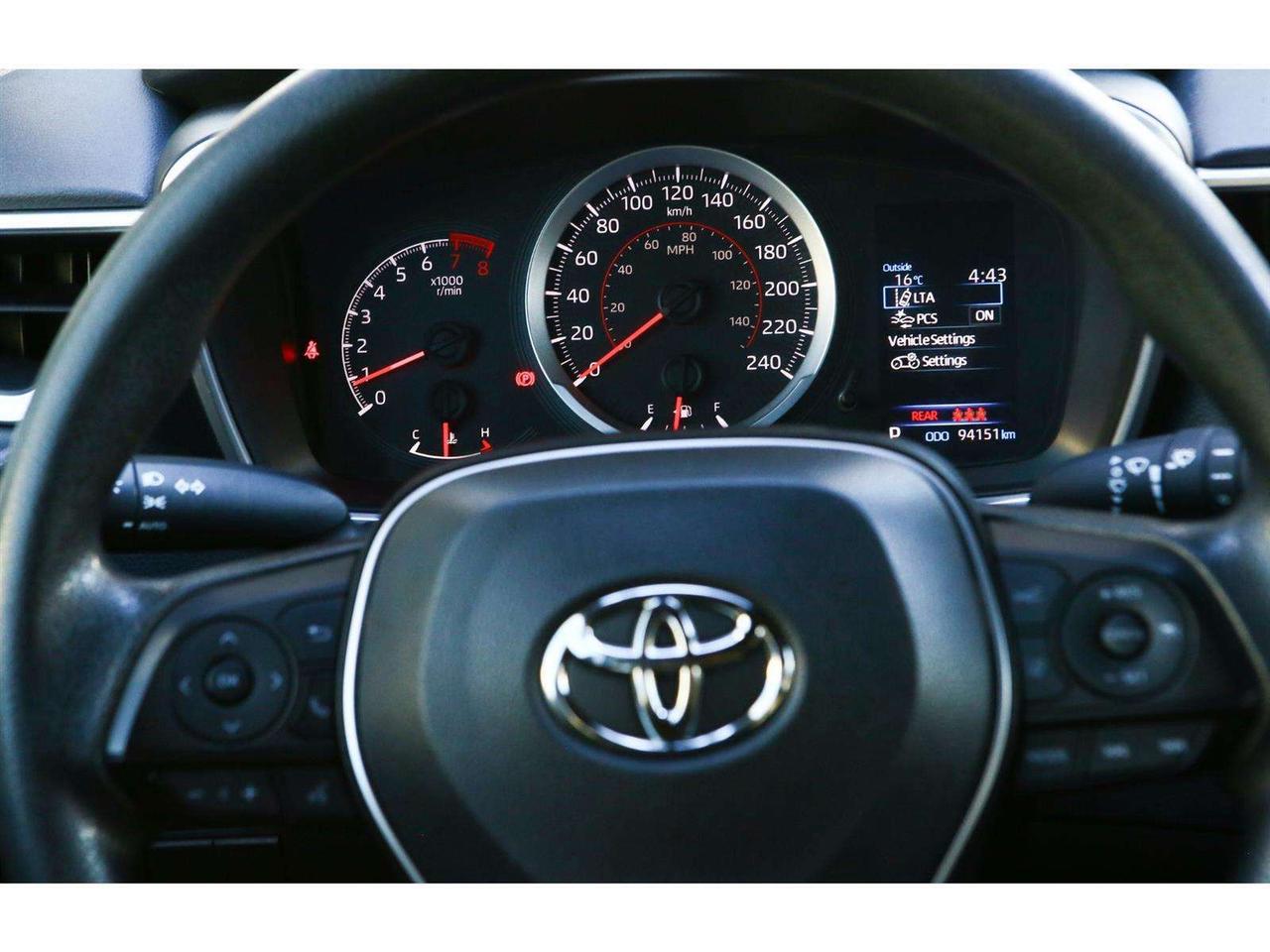 2022 Toyota Corolla SE Hatchback CVT Photo