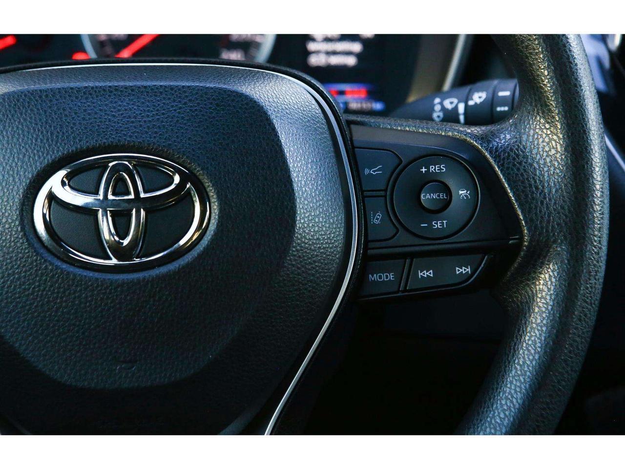 2022 Toyota Corolla SE Hatchback CVT Photo