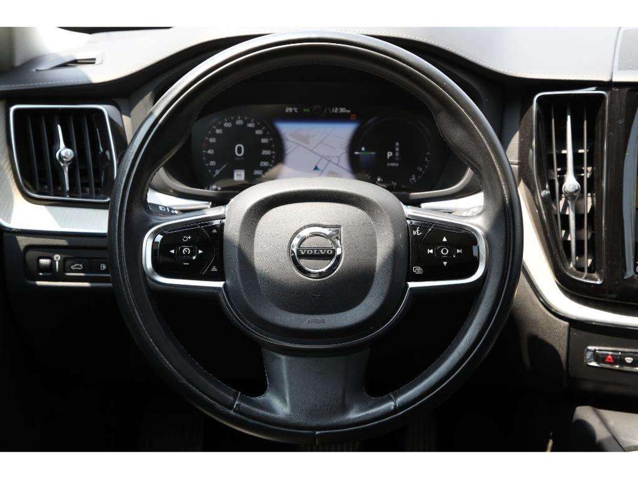 2020 Volvo XC60 T8 Inscription AWD | Turbocharged| 455 HP! Photo