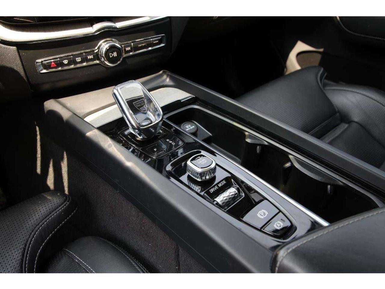 2020 Volvo XC60 T8 Inscription AWD | Turbocharged| 455 HP! Photo