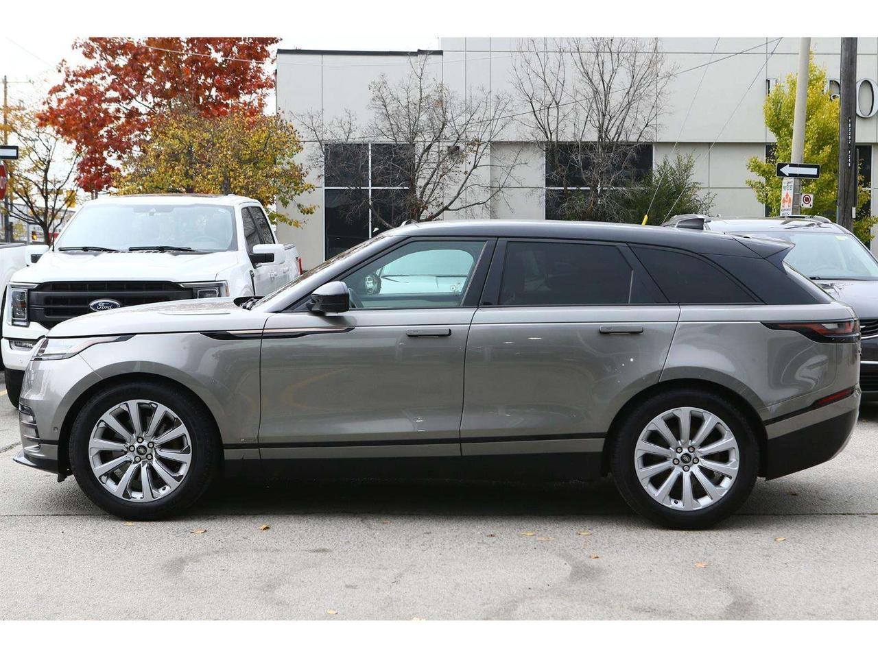 2018 Land Rover Range Rover Velar R-Dynamic SE Photo3