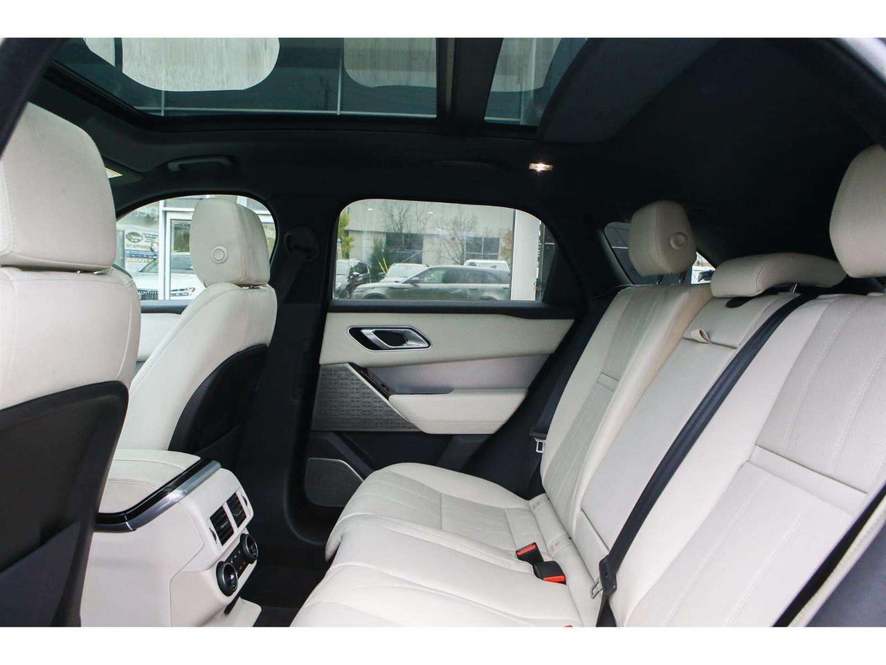 2018 Land Rover Range Rover Velar R-Dynamic SE Photo