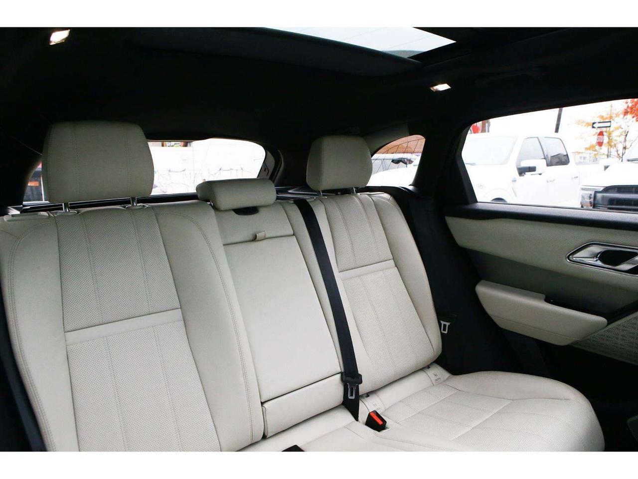 2018 Land Rover Range Rover Velar R-Dynamic SE Photo
