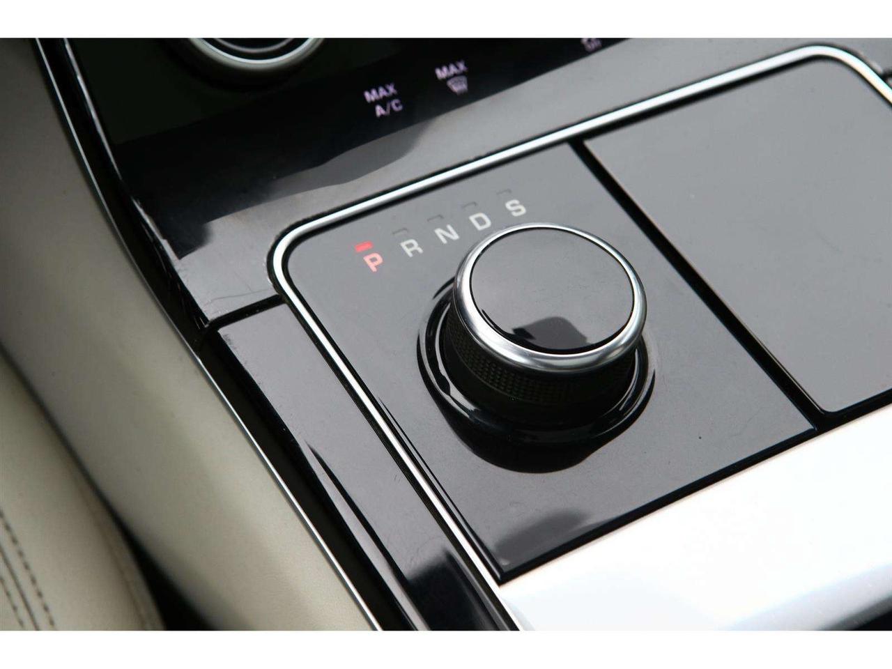 2018 Land Rover Range Rover Velar R-Dynamic SE Photo