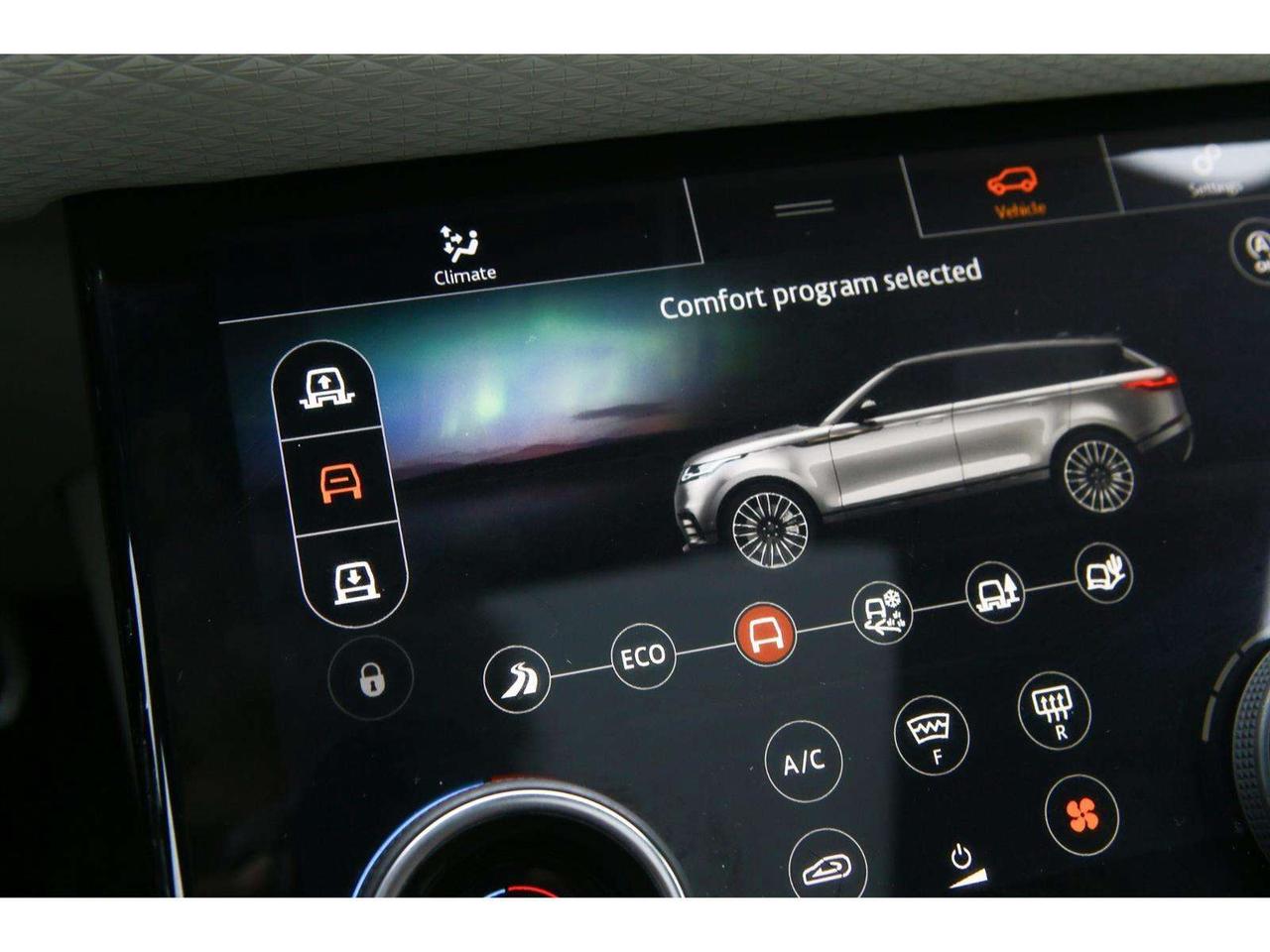 2018 Land Rover Range Rover Velar R-Dynamic SE Photo