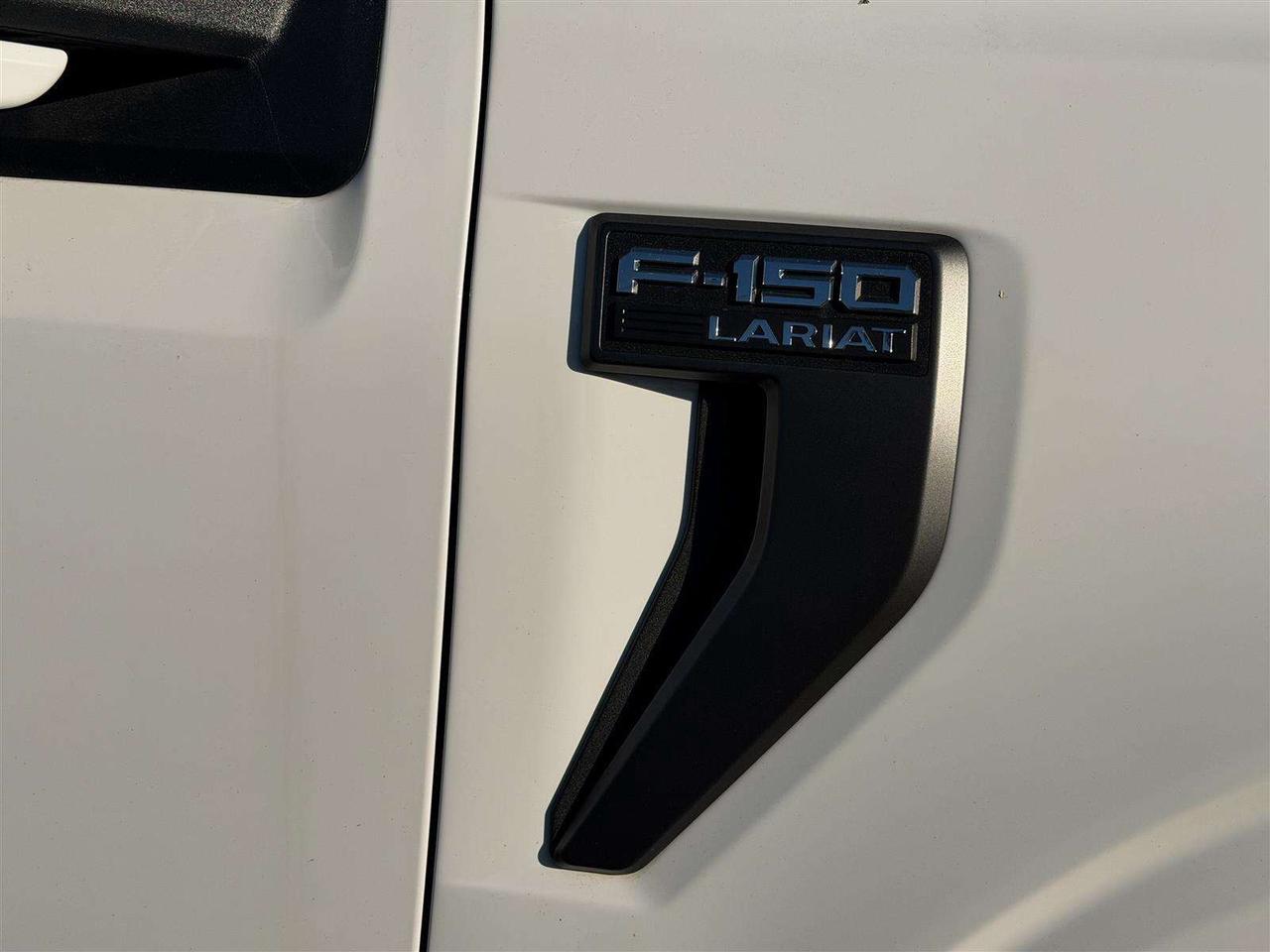 2023 Ford F-150 Lariat SuperCrew 4X4 Panoramic Roof | 20 inch Whls |12 inch Screen Lariat Sport Pkg | Full Leather Seats Photo