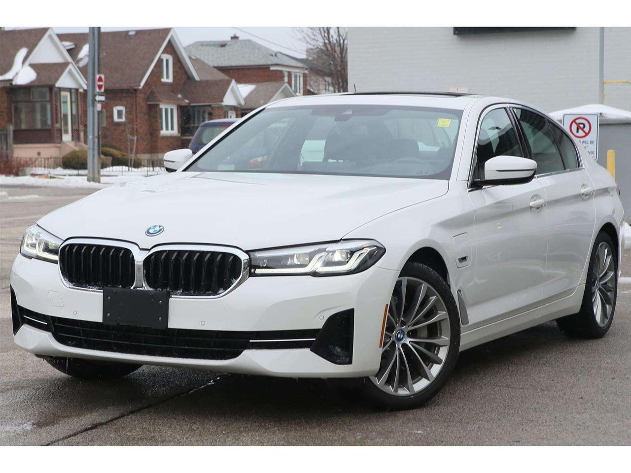 2023 BMW 530xi 530xe Plug-In-Hybrid Photo2