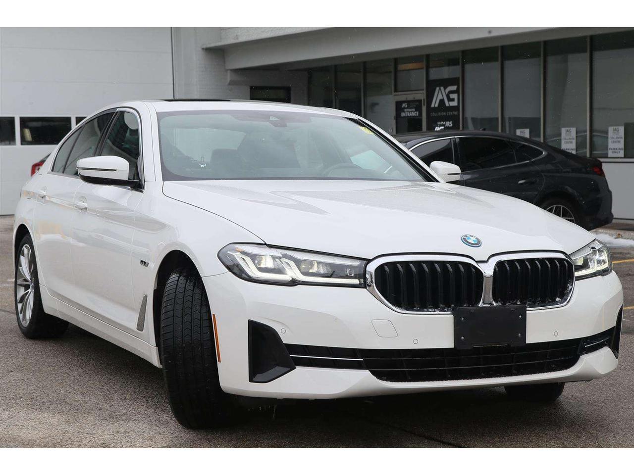 2023 BMW 530xi 530xe Plug-In-Hybrid Photo