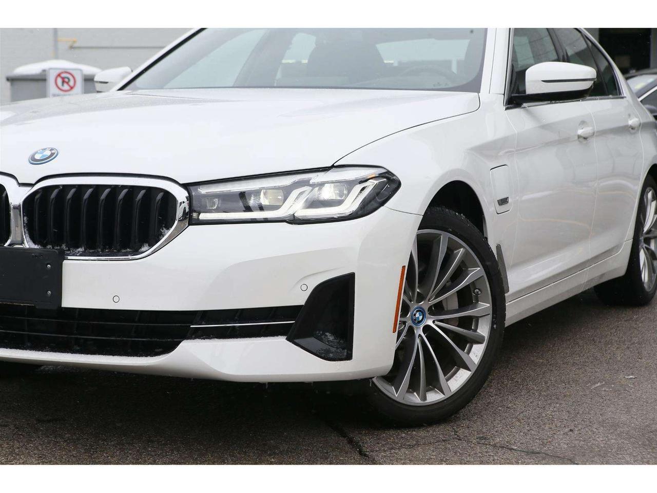 2023 BMW 530xi 530xe Plug-In-Hybrid Photo