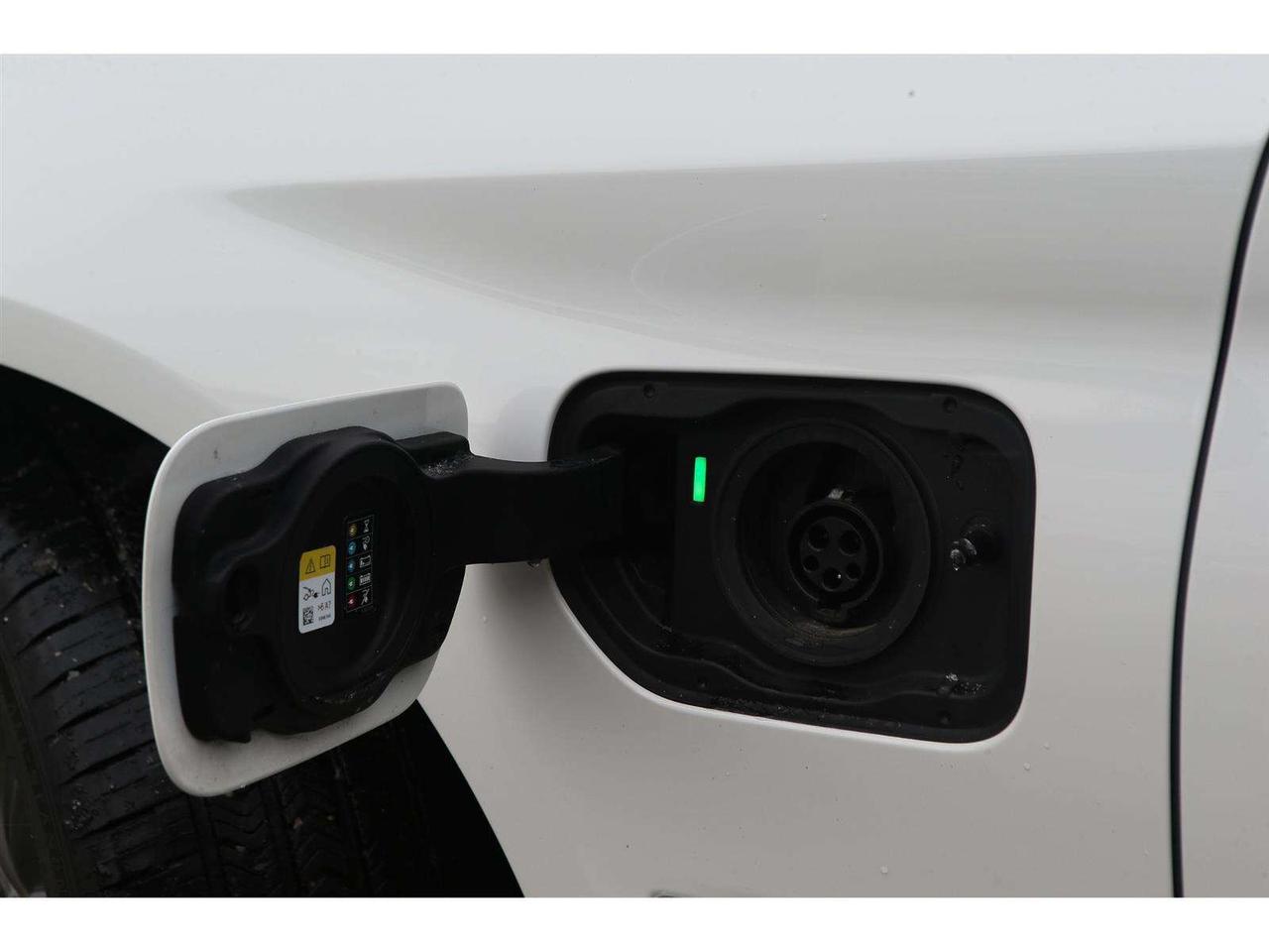 2023 BMW 530xi 530xe Plug-In-Hybrid Photo