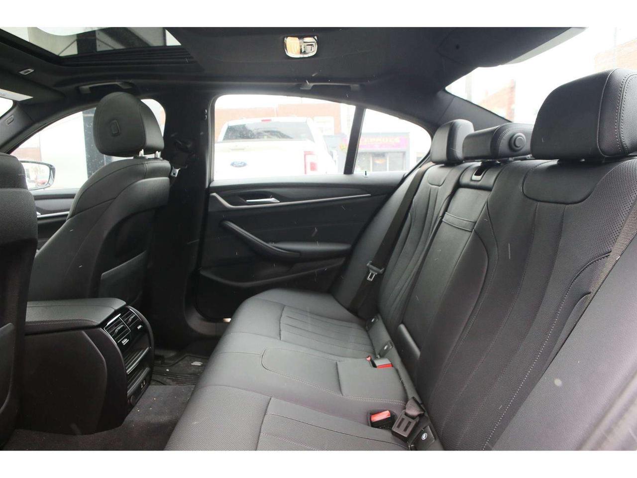2023 BMW 530xi 530xe Plug-In-Hybrid Photo