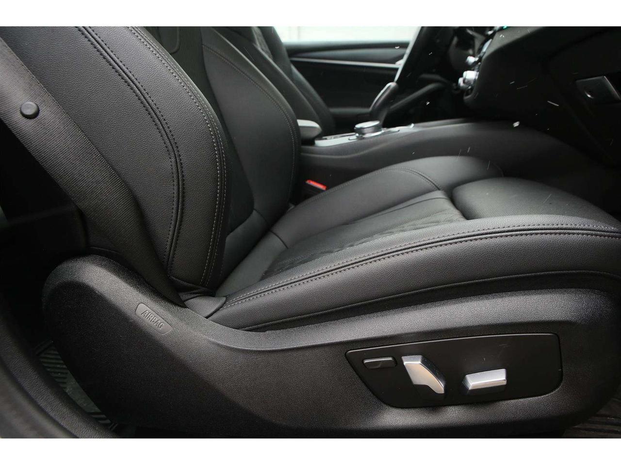 2023 BMW 530xi 530xe Plug-In-Hybrid Photo