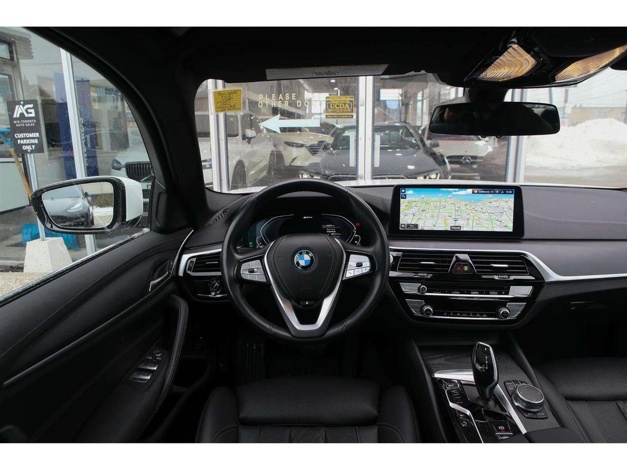 2023 BMW 530xi 530xe Plug-In-Hybrid Photo