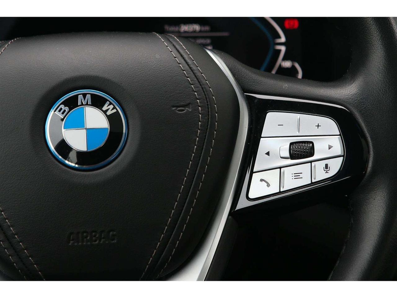 2023 BMW 530xi 530xe Plug-In-Hybrid Photo