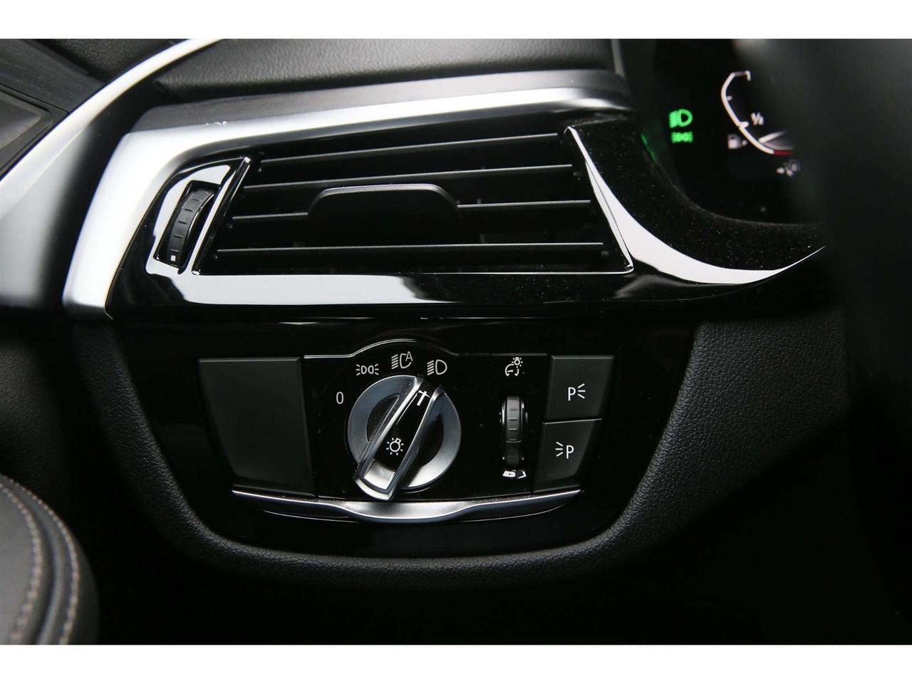 2023 BMW 530xi 530xe Plug-In-Hybrid Photo