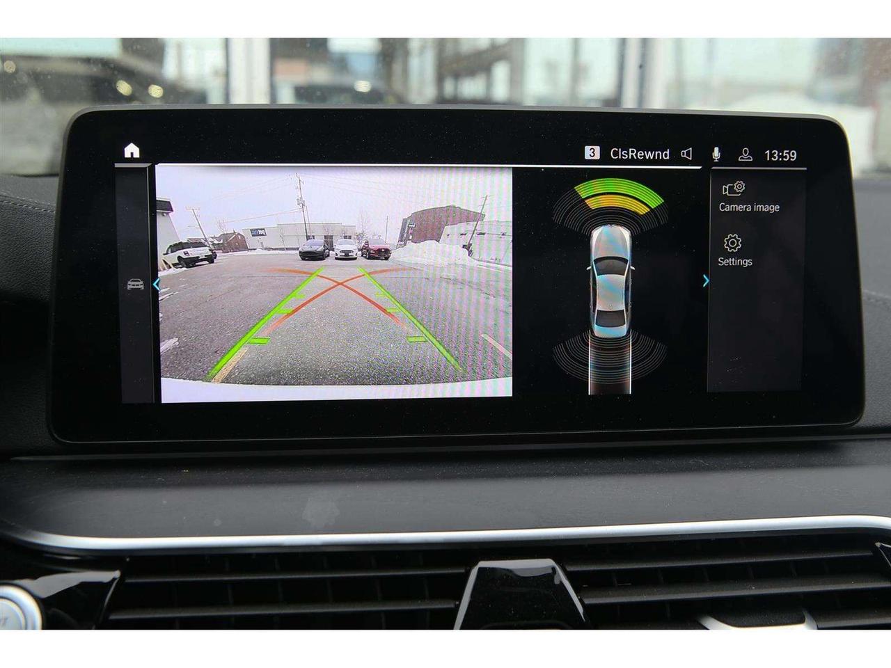 2023 BMW 530xi 530xe Plug-In-Hybrid Photo