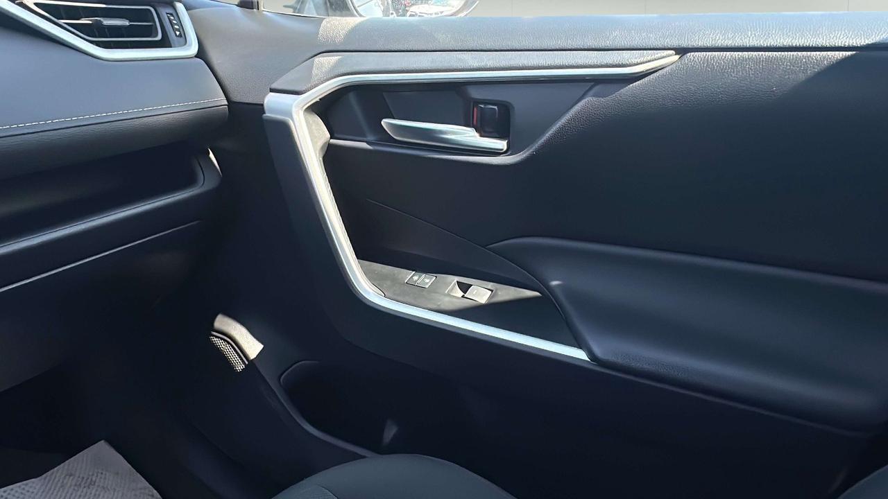 2023 Toyota RAV4 XLE Photo