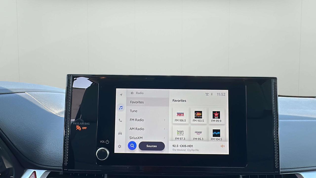 2025 Toyota Sienna LE Photo