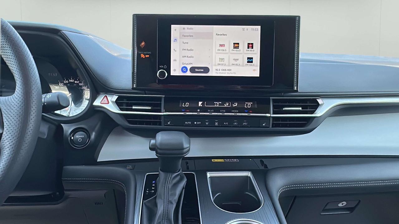 2025 Toyota Sienna LE Photo