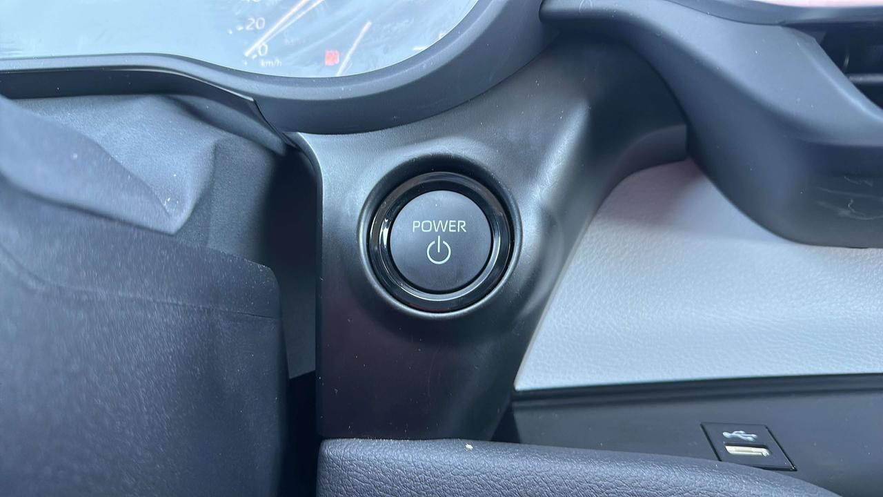 2025 Toyota Sienna LE Photo
