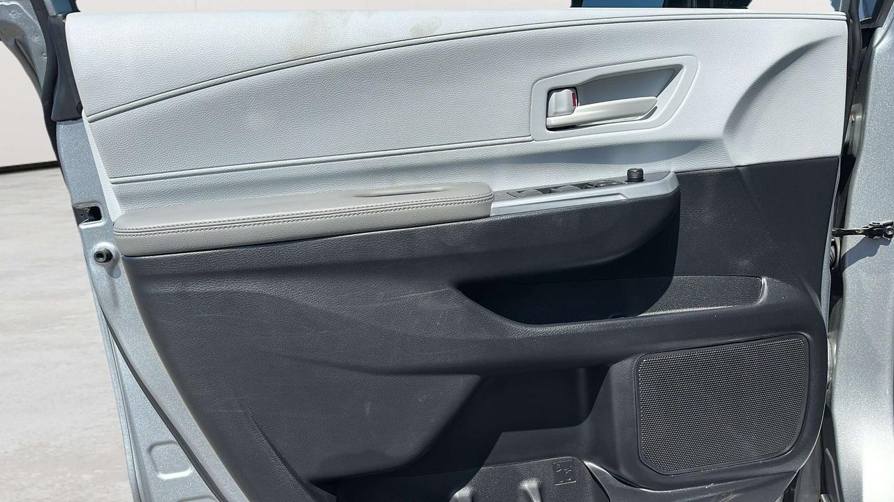 2025 Toyota Sienna LE Photo