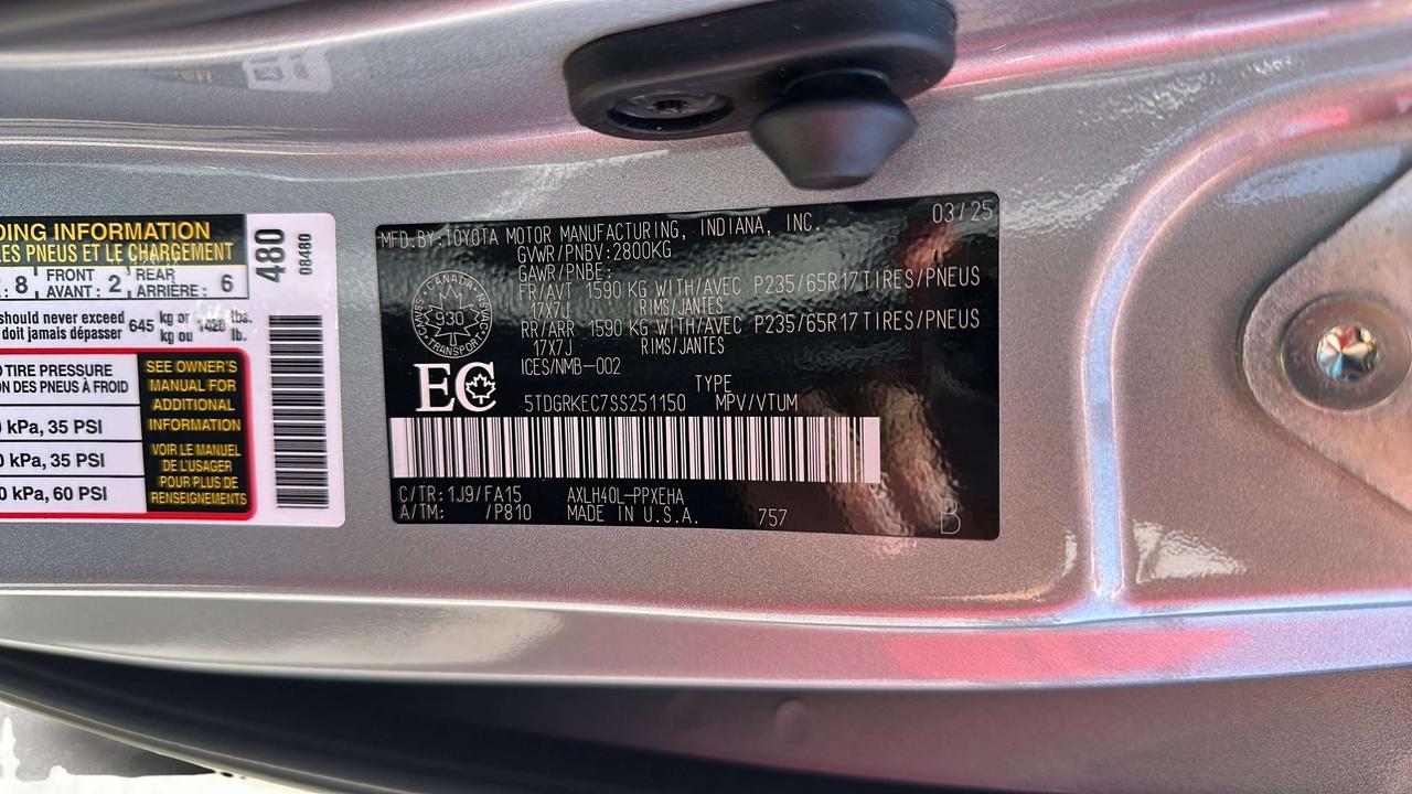 2025 Toyota Sienna LE Photo