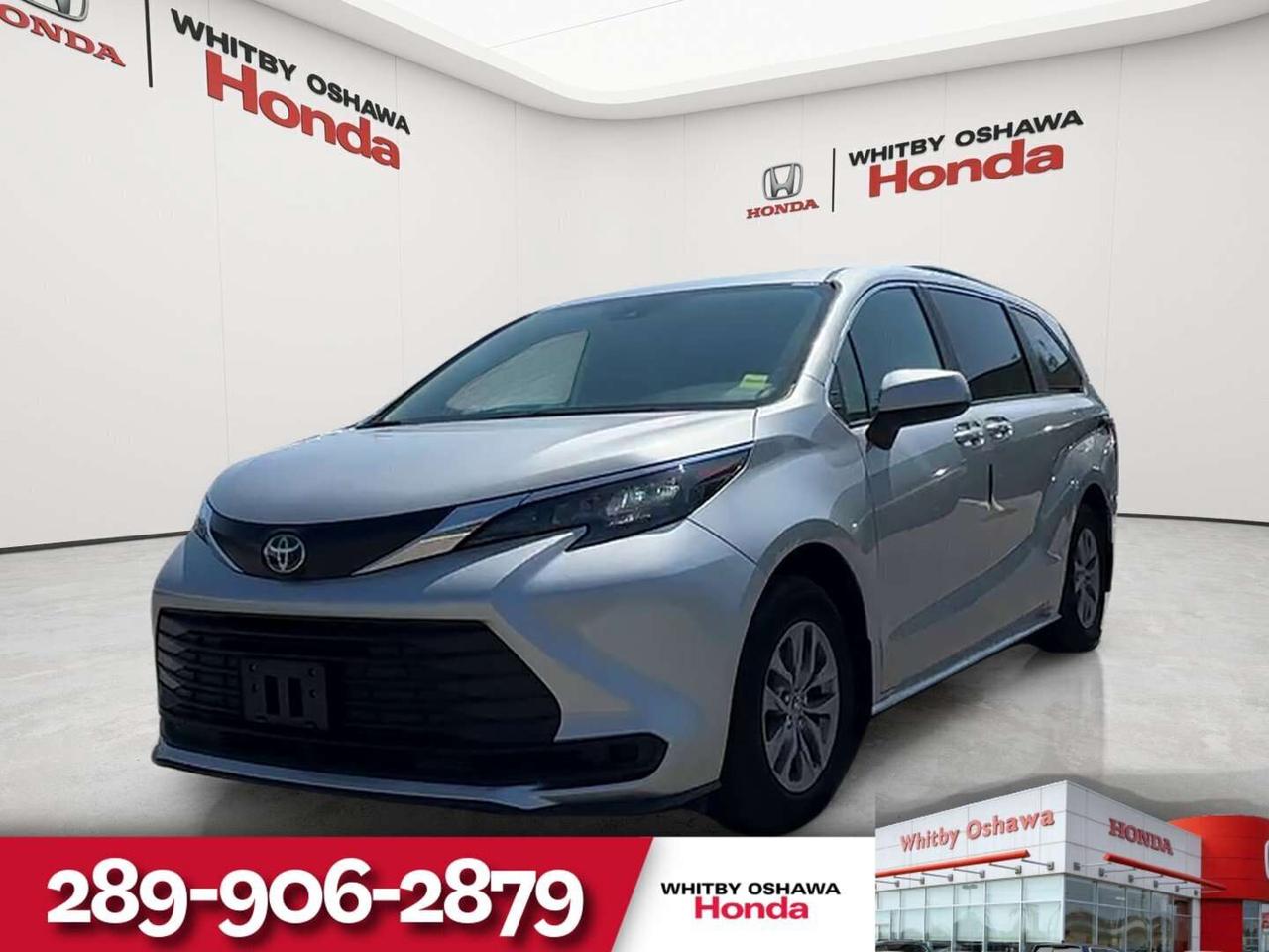 2025 Toyota Sienna LE Photo0