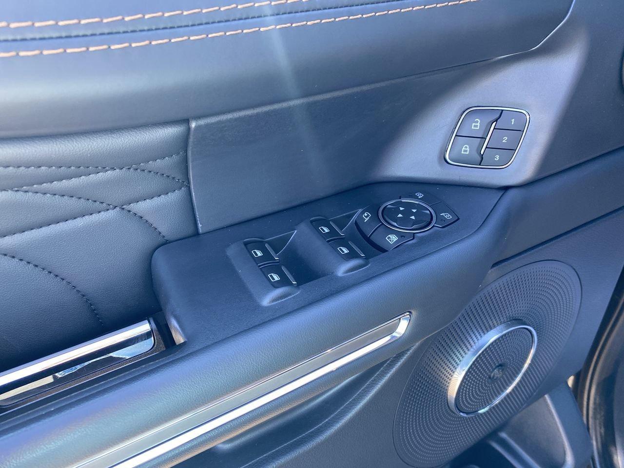 2022 Ford Expedition Platinum Max Photo