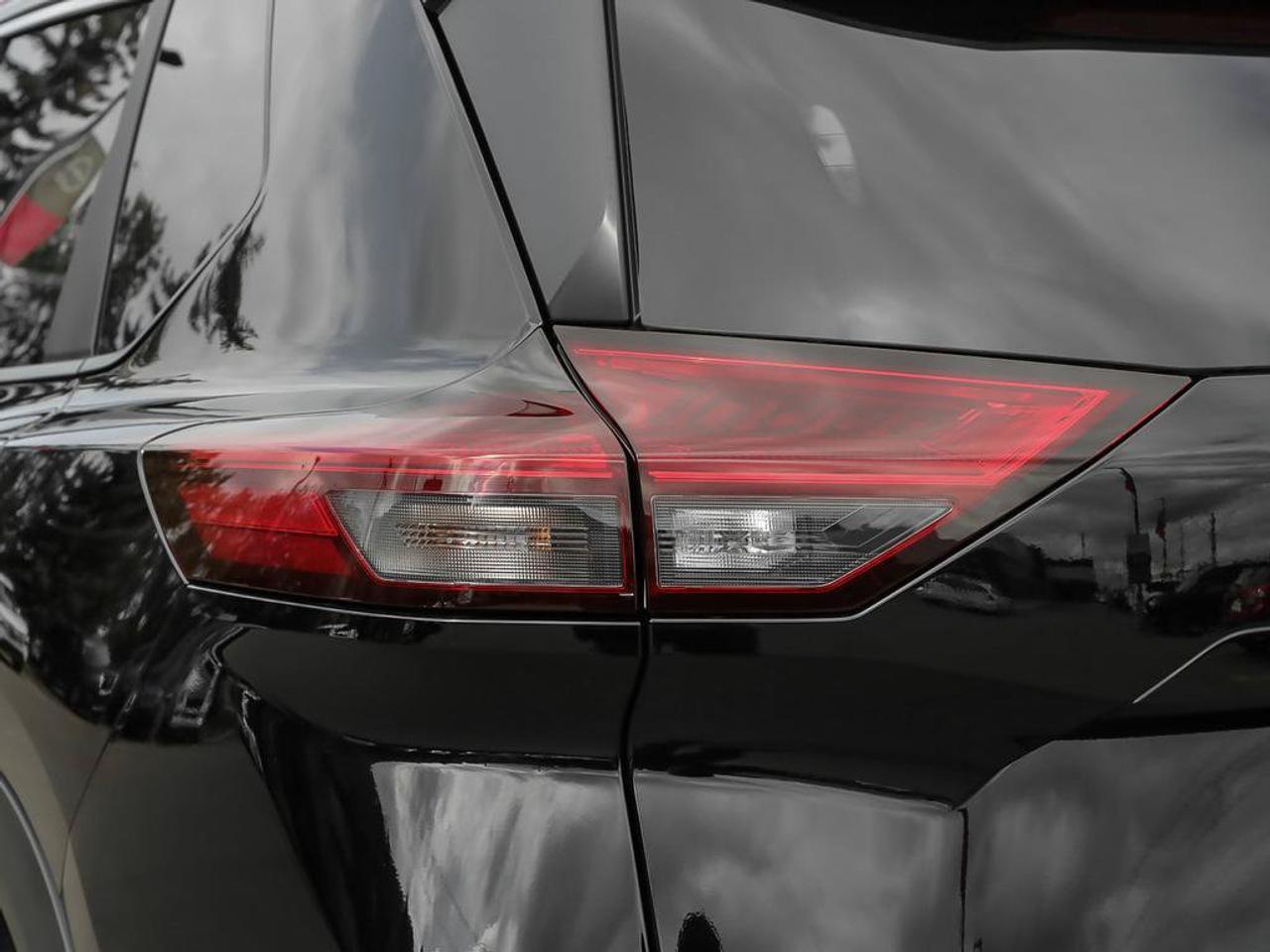 2026 Nissan Rogue SV MOONROOF Photo