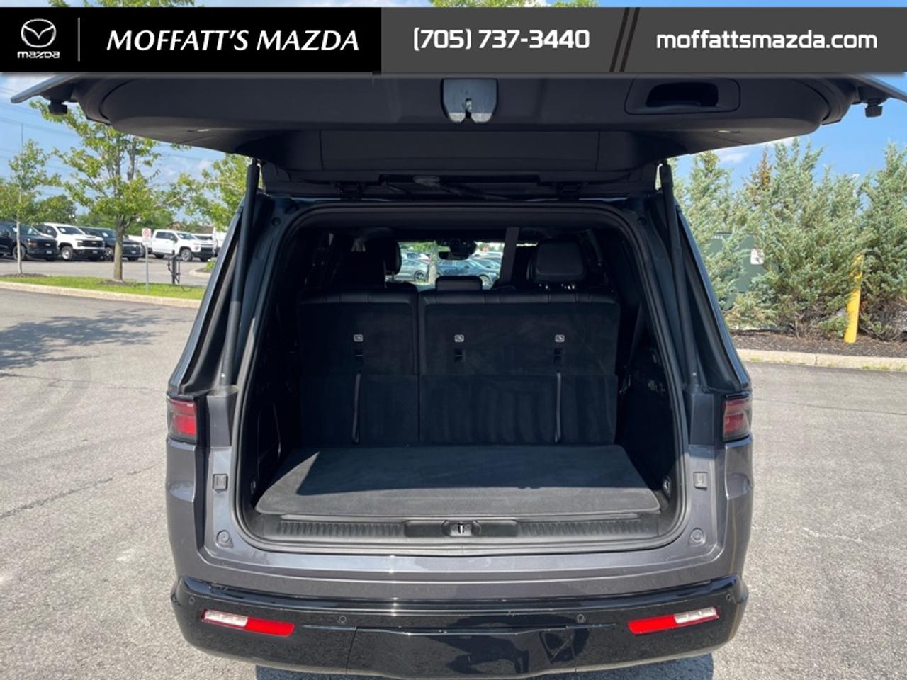 2024 Jeep Wagoneer Series II Carbide Photo