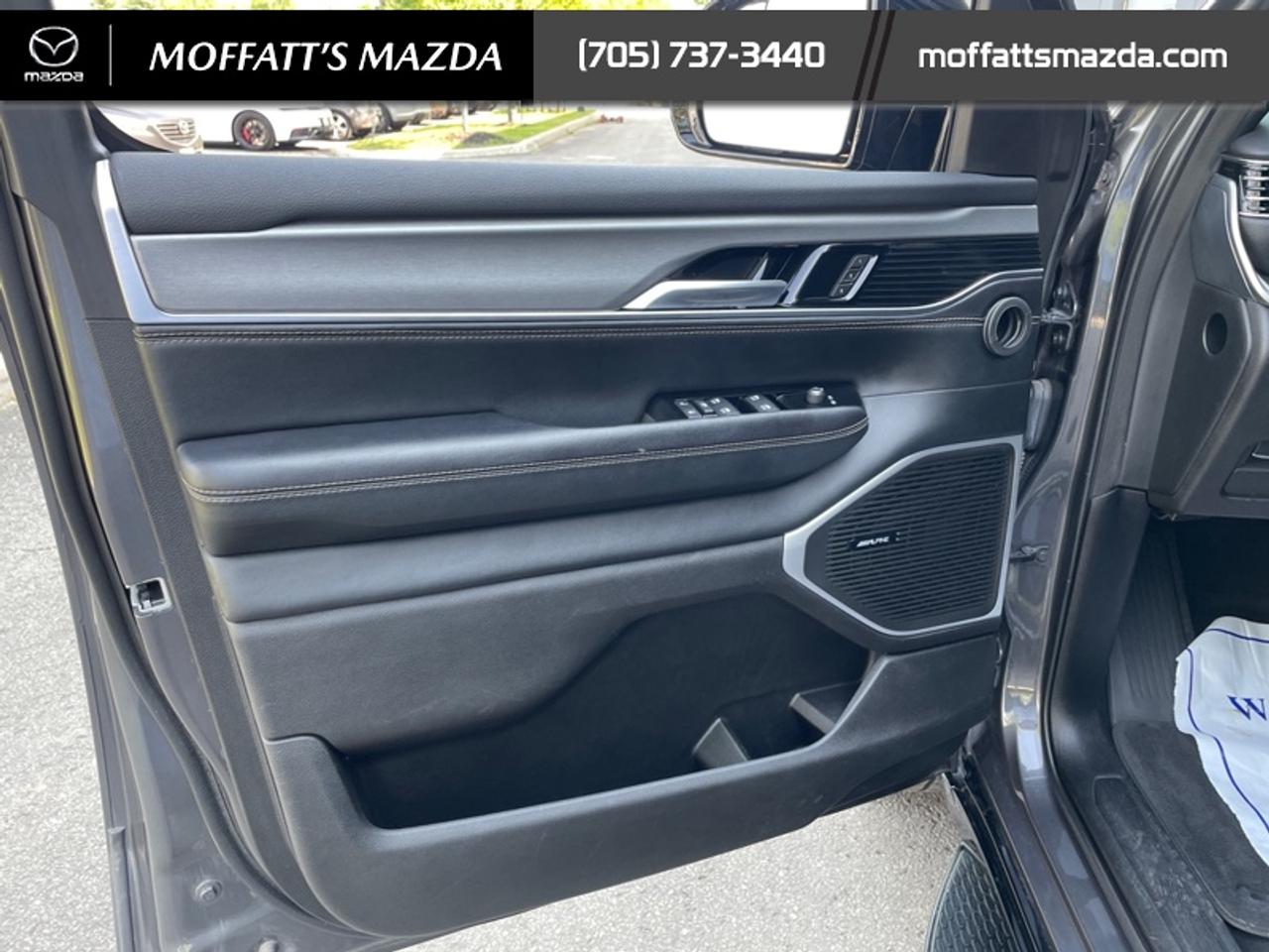 2024 Jeep Wagoneer Series II Carbide Photo