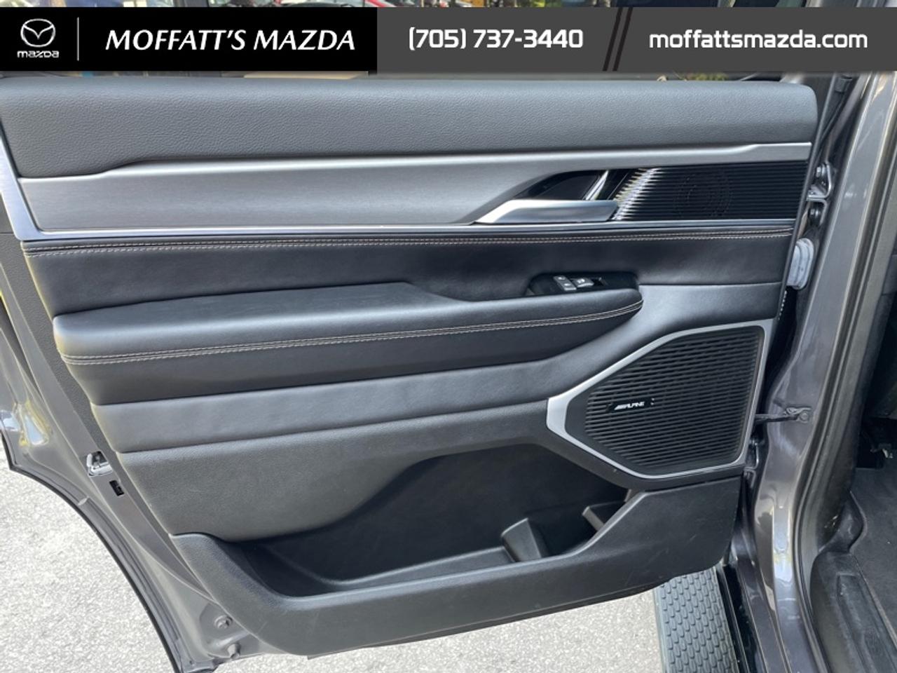 2024 Jeep Wagoneer Series II Carbide Photo