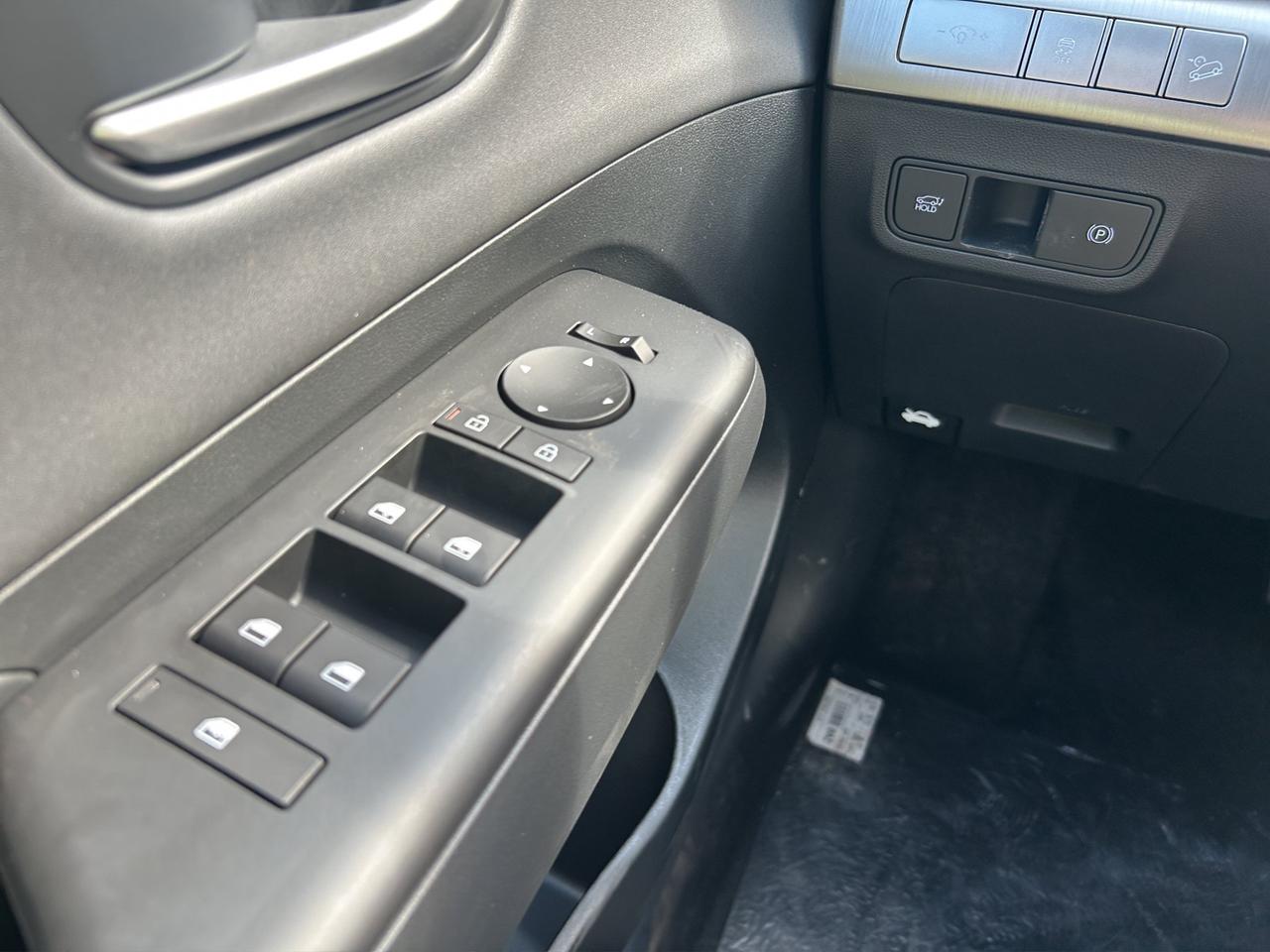 2027 Hyundai KONA LUXURY Photo