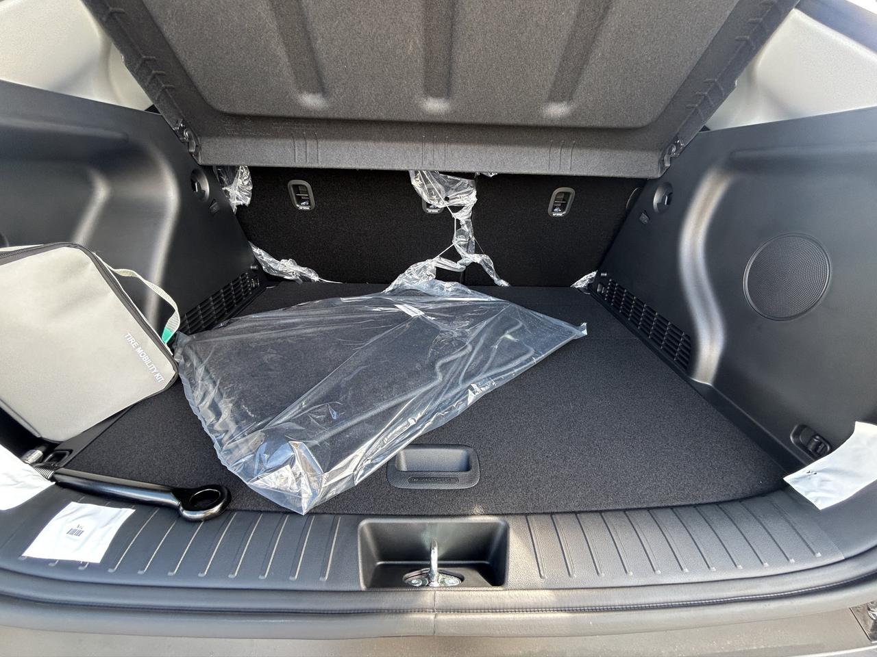 2027 Hyundai KONA LUXURY Photo