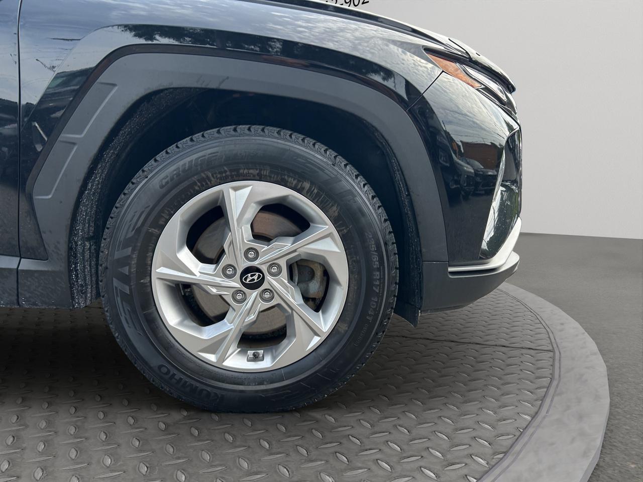 2023 Hyundai Tucson Preferred | Blind Spot Monitoring | Front Collision Mitigation | Lane Departure Warning Photo5