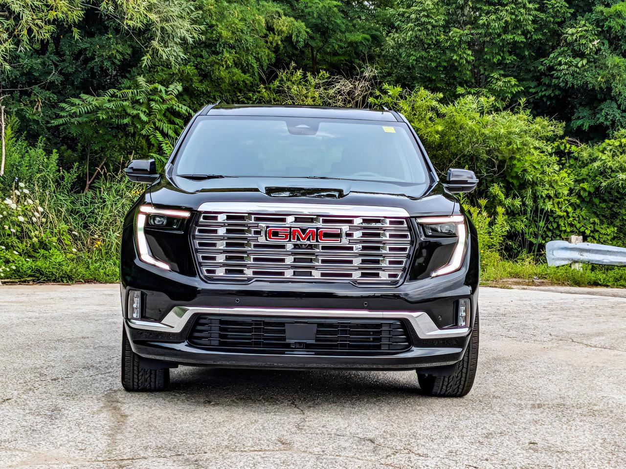 2027 GMC Acadia Denali Photo3